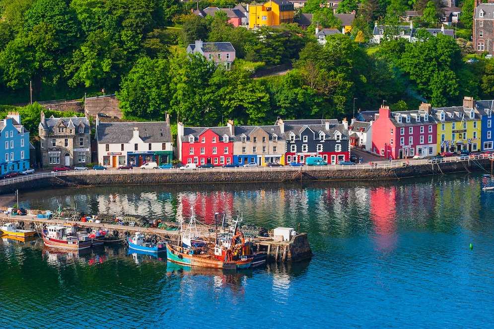 Colorful fishing village of Tobermory.jpg